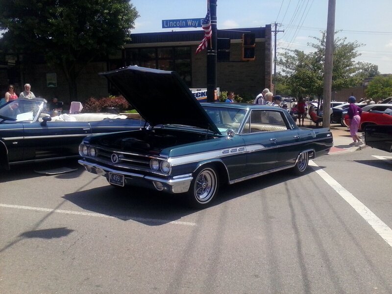 Classic Car with Open Hood — Blue