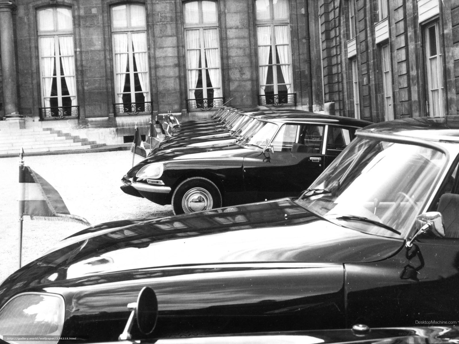 Classic cars at a palace