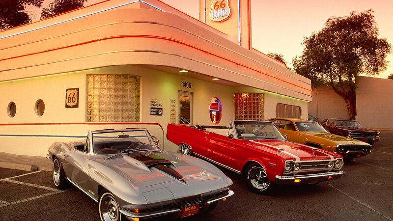 Classic cars at Route 66 diner