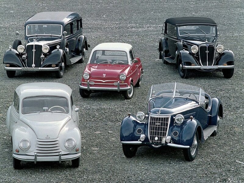 Classic cars from the 1930s-50s