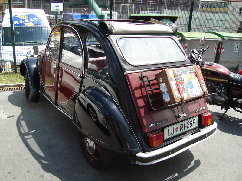 Classic Citroën 2CV with luggage