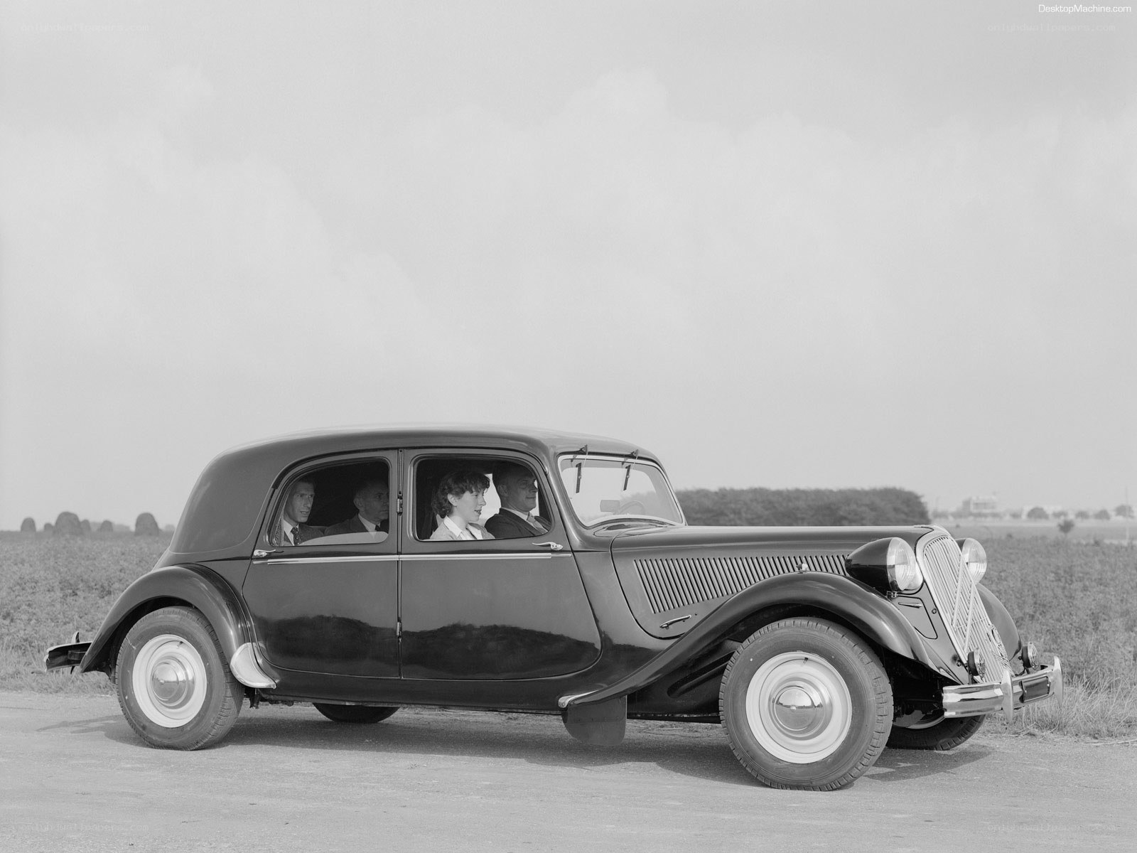 Classic Citroën car with passengers