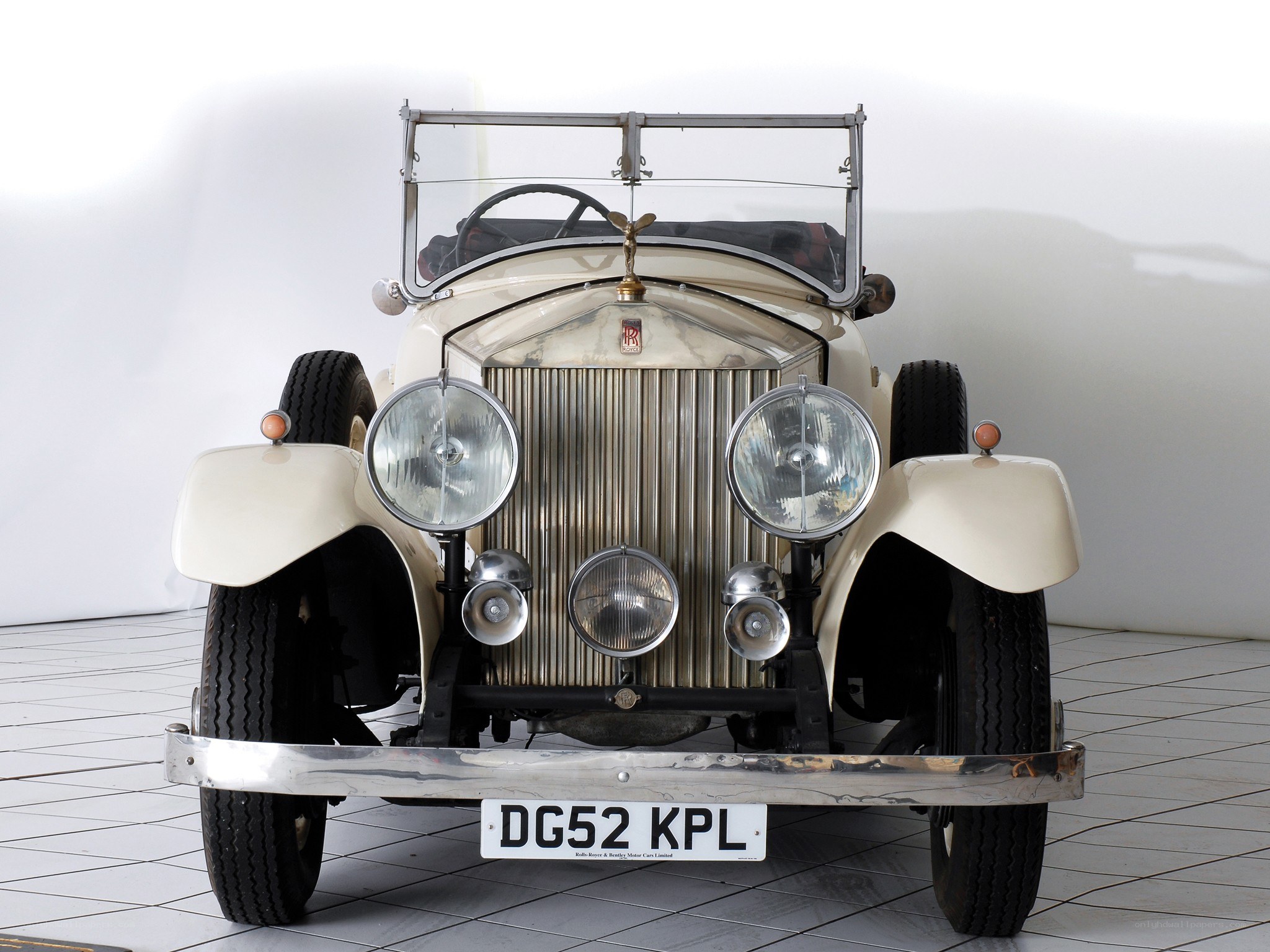 Classic cream Rolls-Royce car