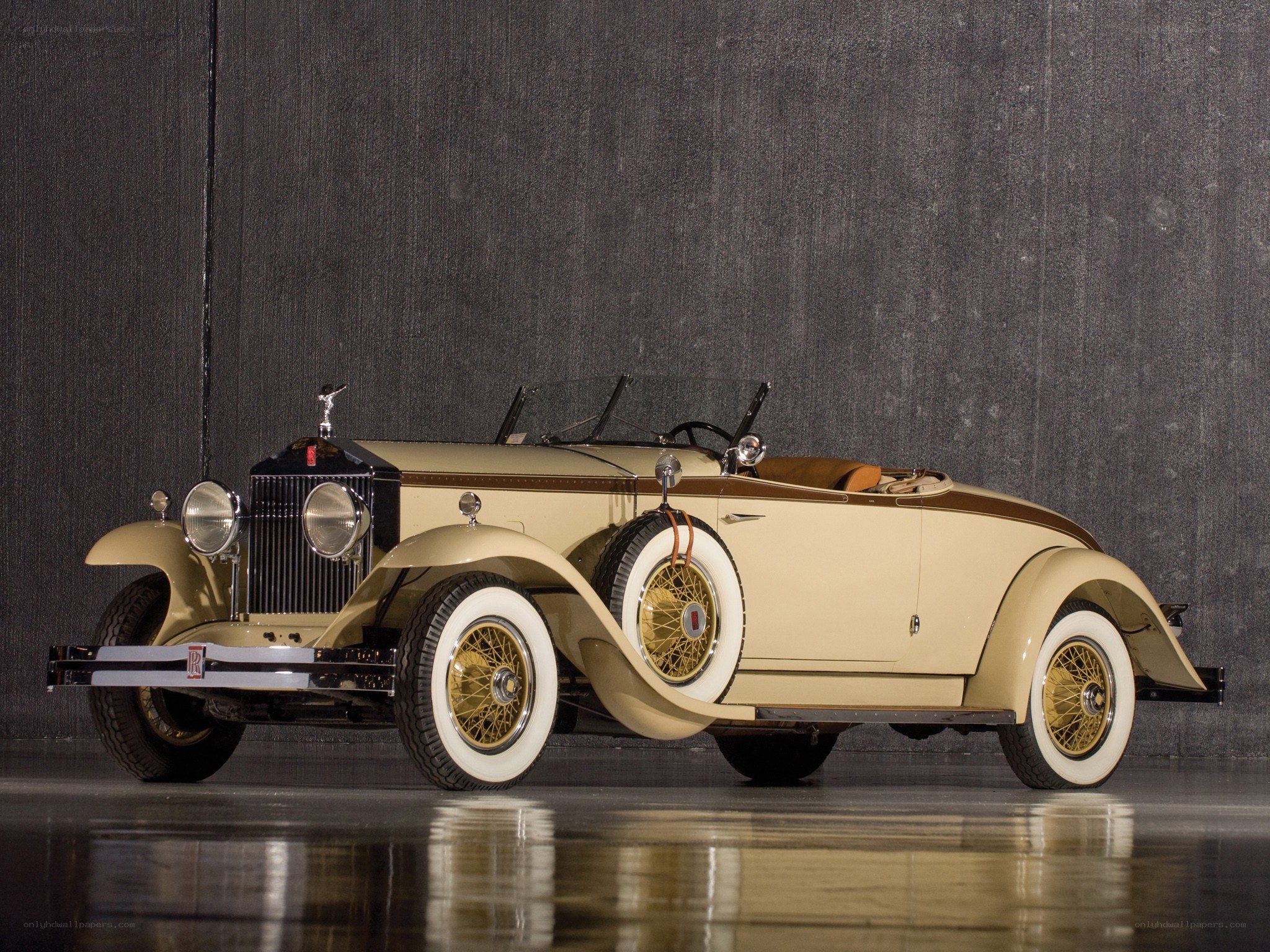 Classic cream Rolls-Royce car