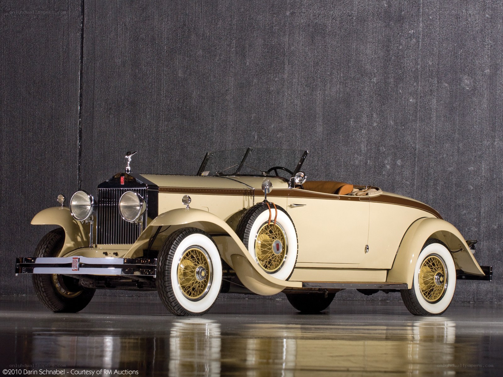 Classic cream Rolls-Royce car