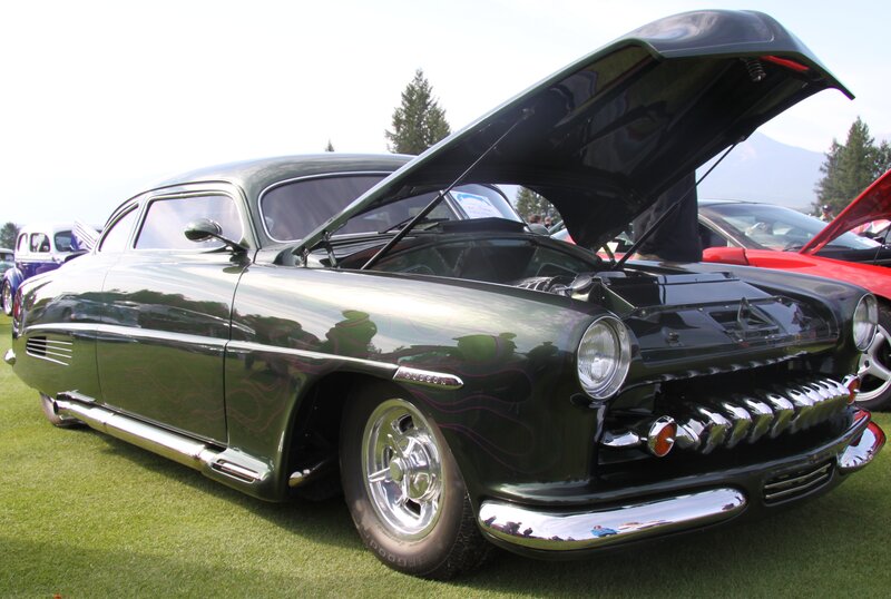 Classic Green Car — Calm