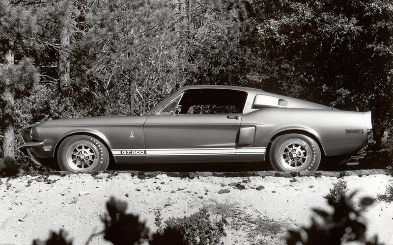 Classic Muscle Car — Black, Serene
