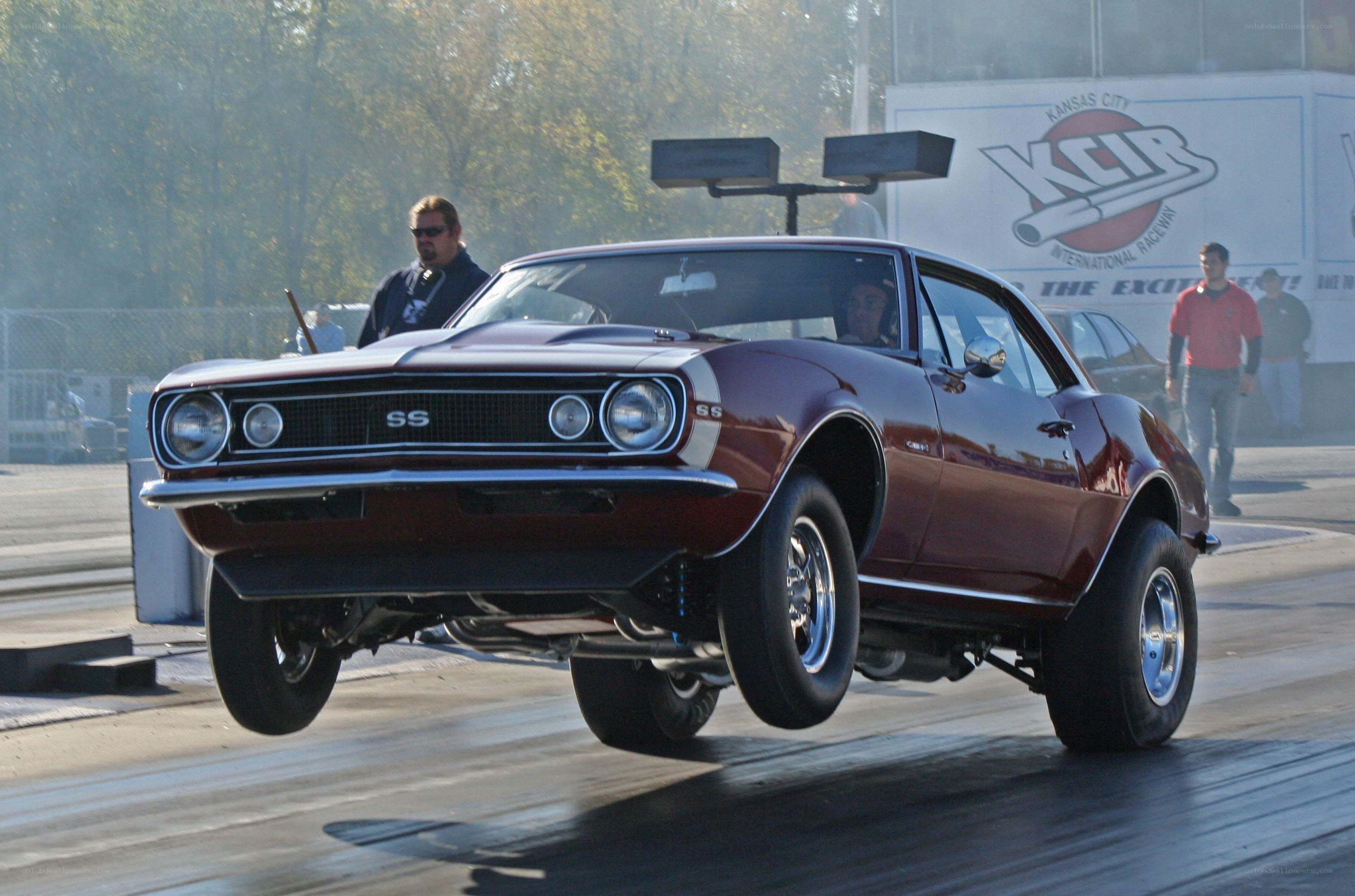 Classic muscle car drag race
