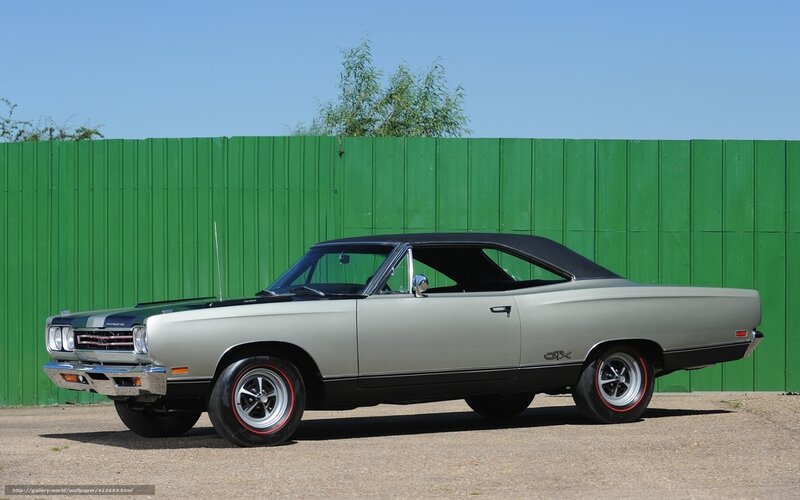 Classic Muscle Car — Silver, Calm
