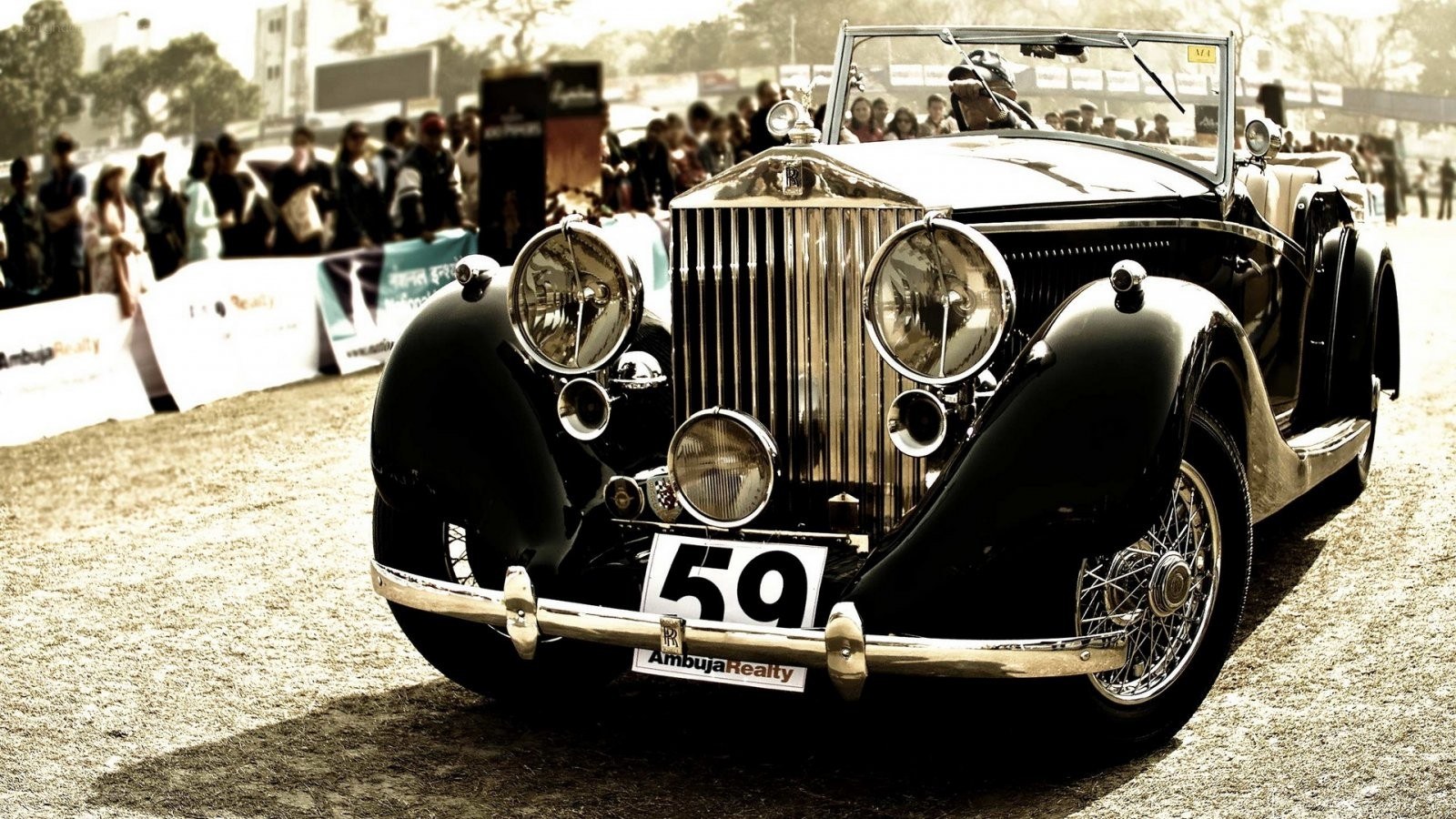 Classic Rolls-Royce at a car show