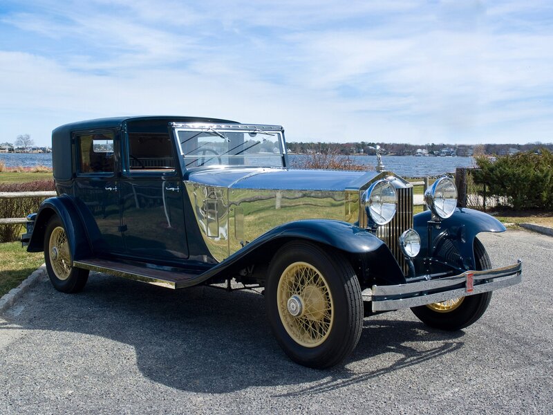 Classic Rolls-Royce by the water
