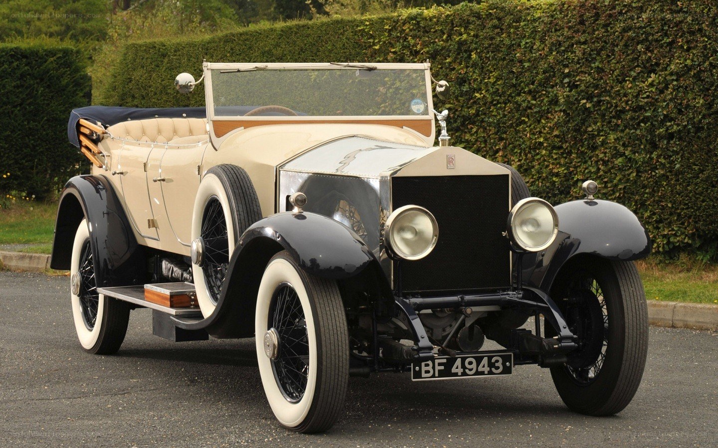 Classic Rolls-Royce convertible