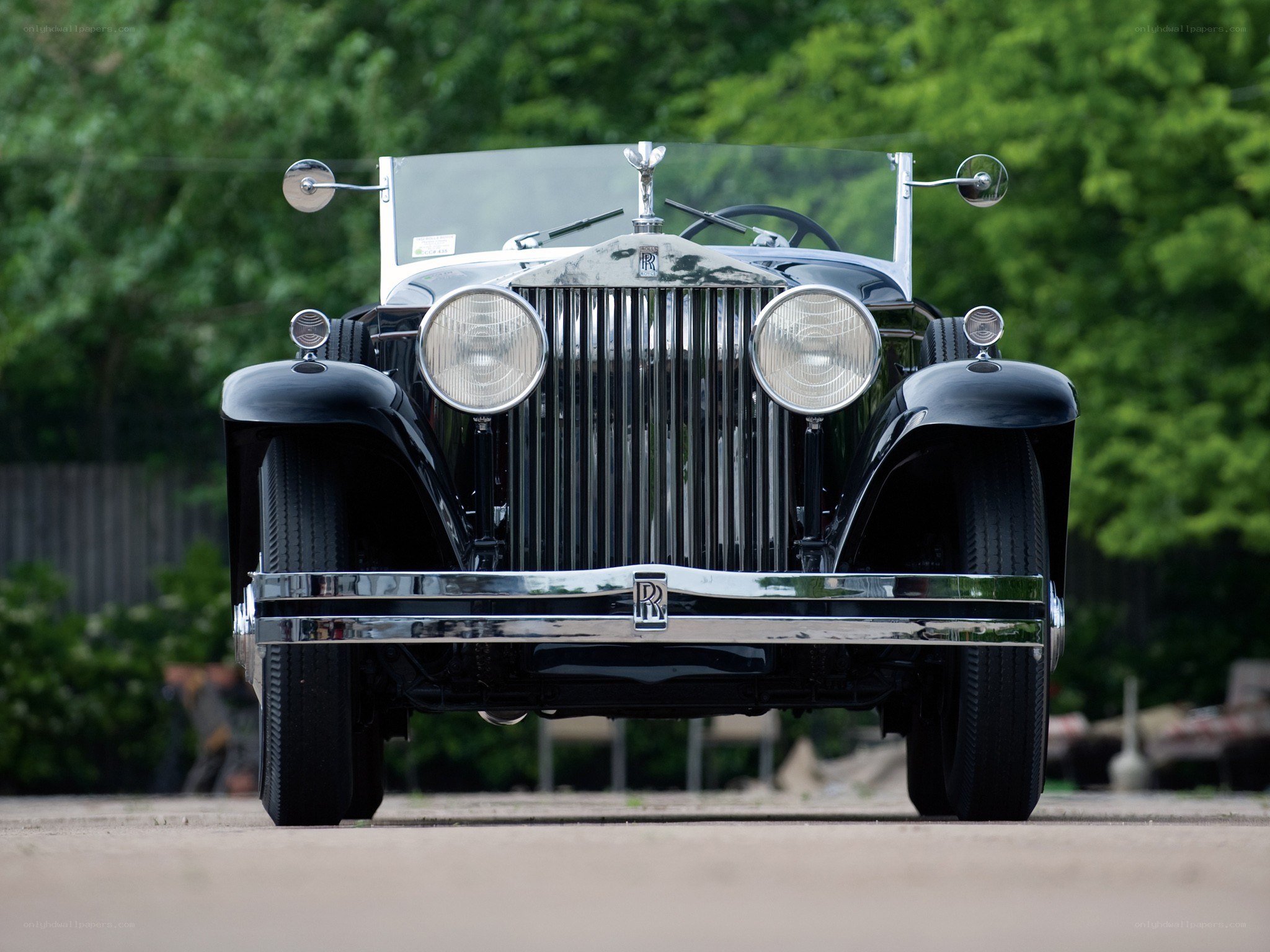 Classic Rolls-Royce front view