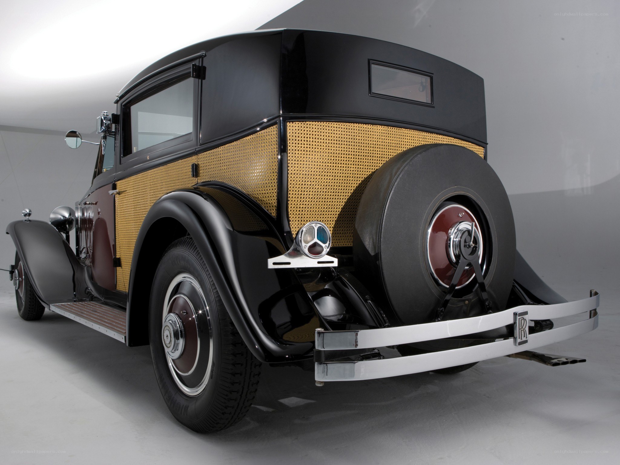 Classic Rolls-Royce with spare tire