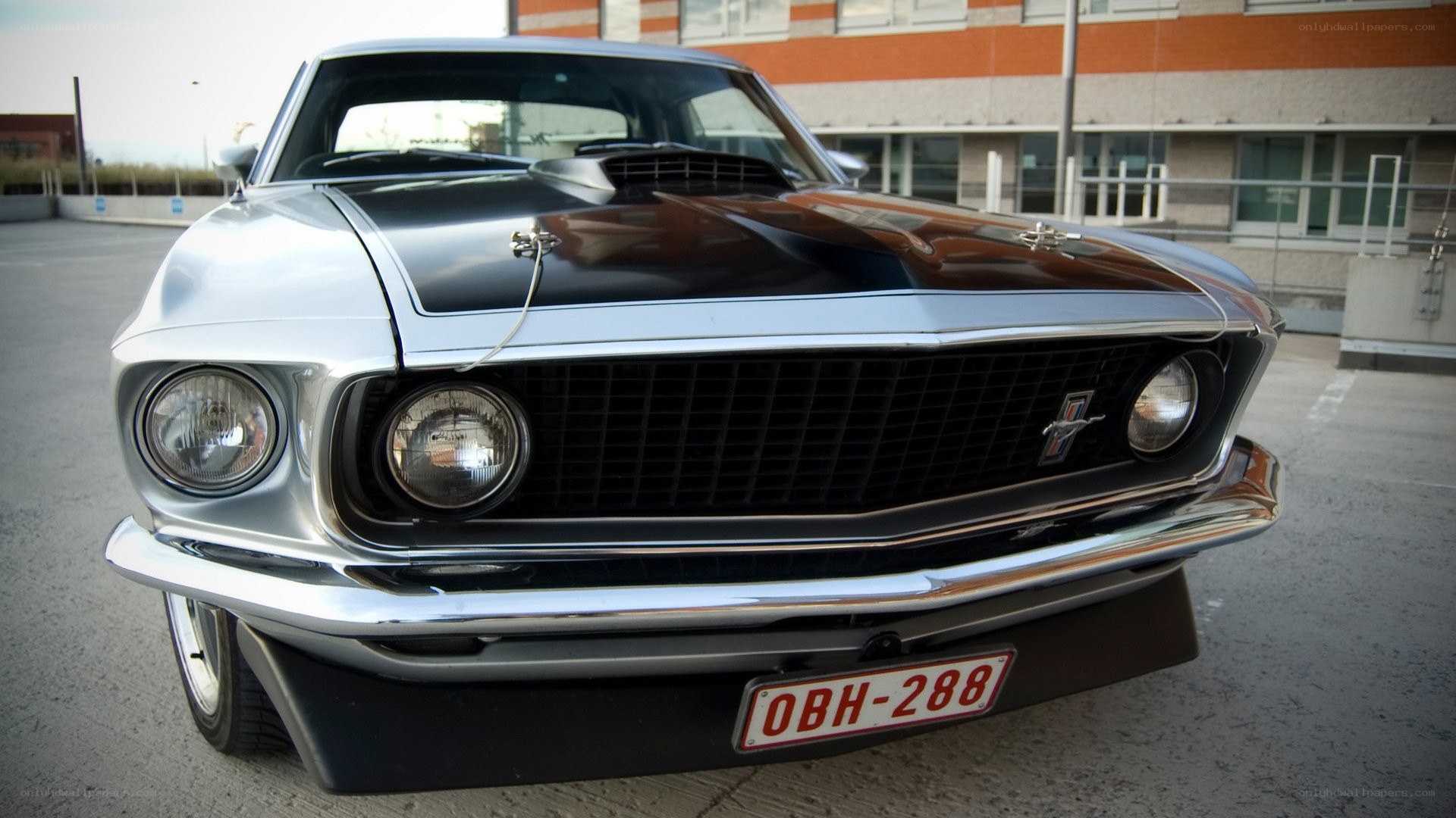 Classic silver muscle car