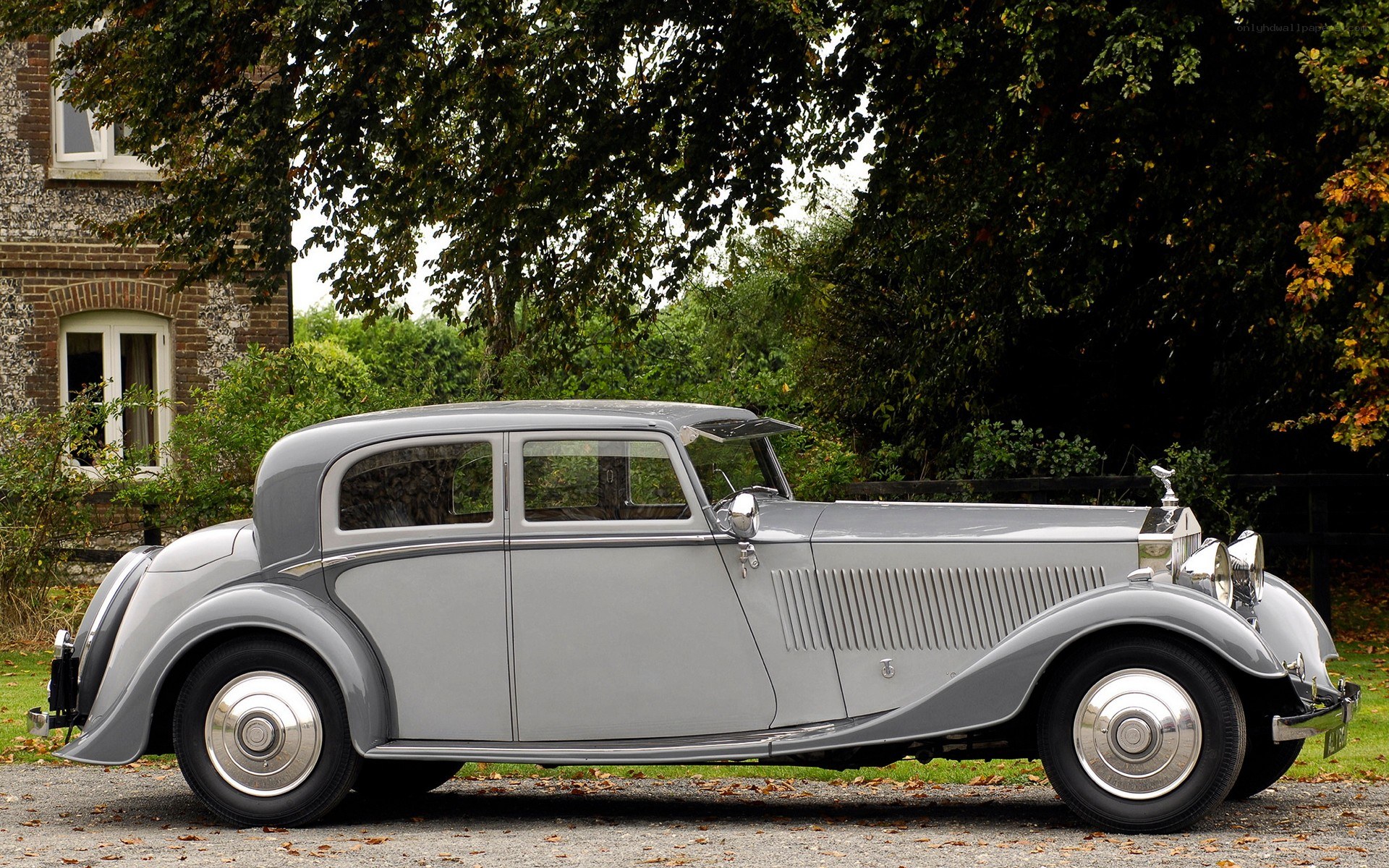 Classic silver Rolls-Royce car