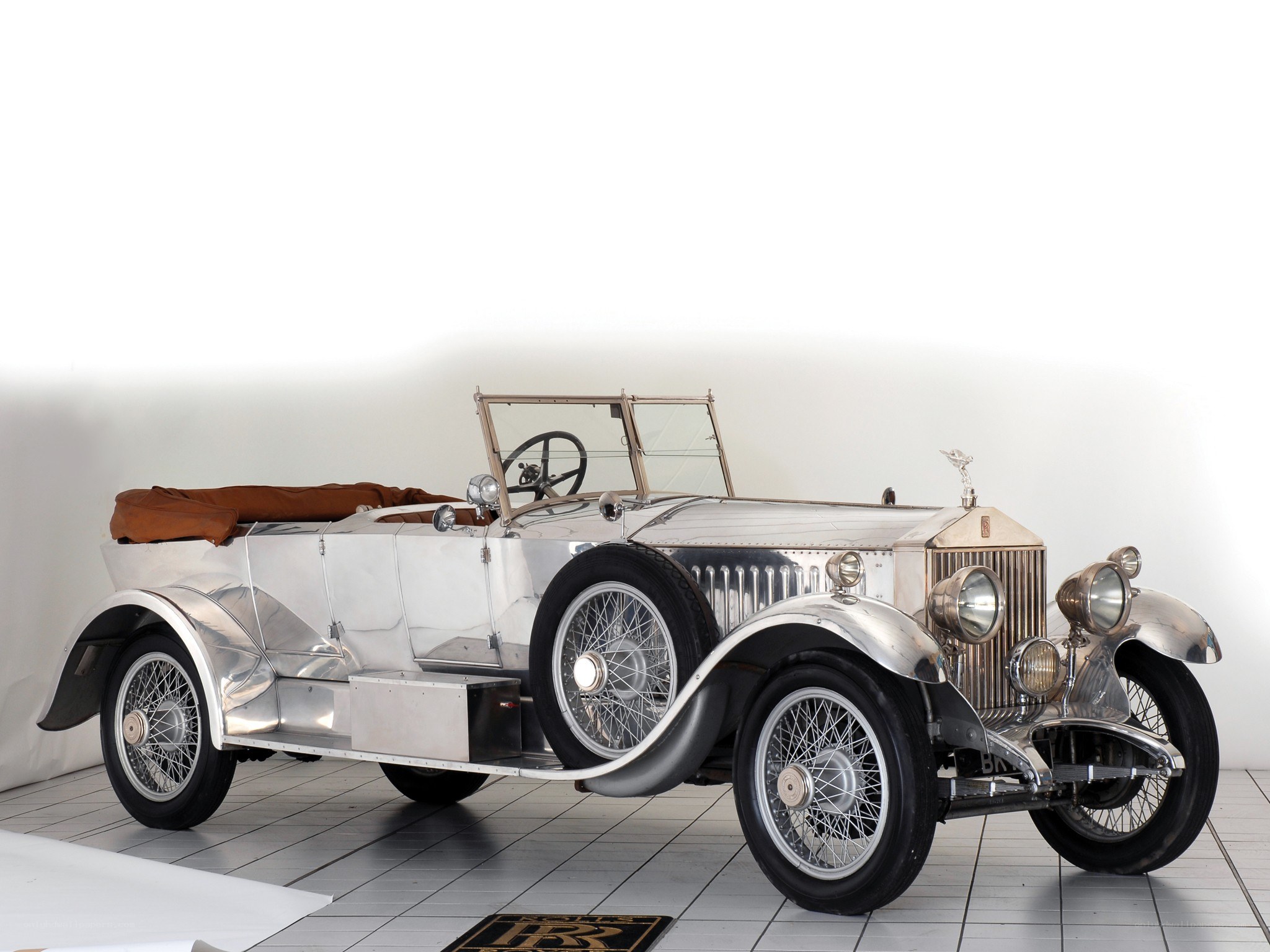 Classic silver Rolls-Royce car