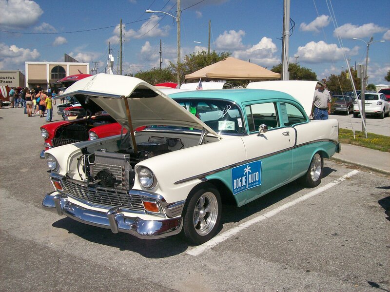 Classic Two-tone Car — White, Outdoor
