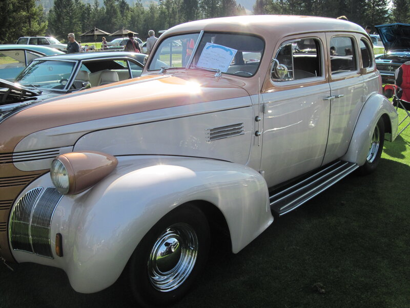 Classic Two-tone Car — White