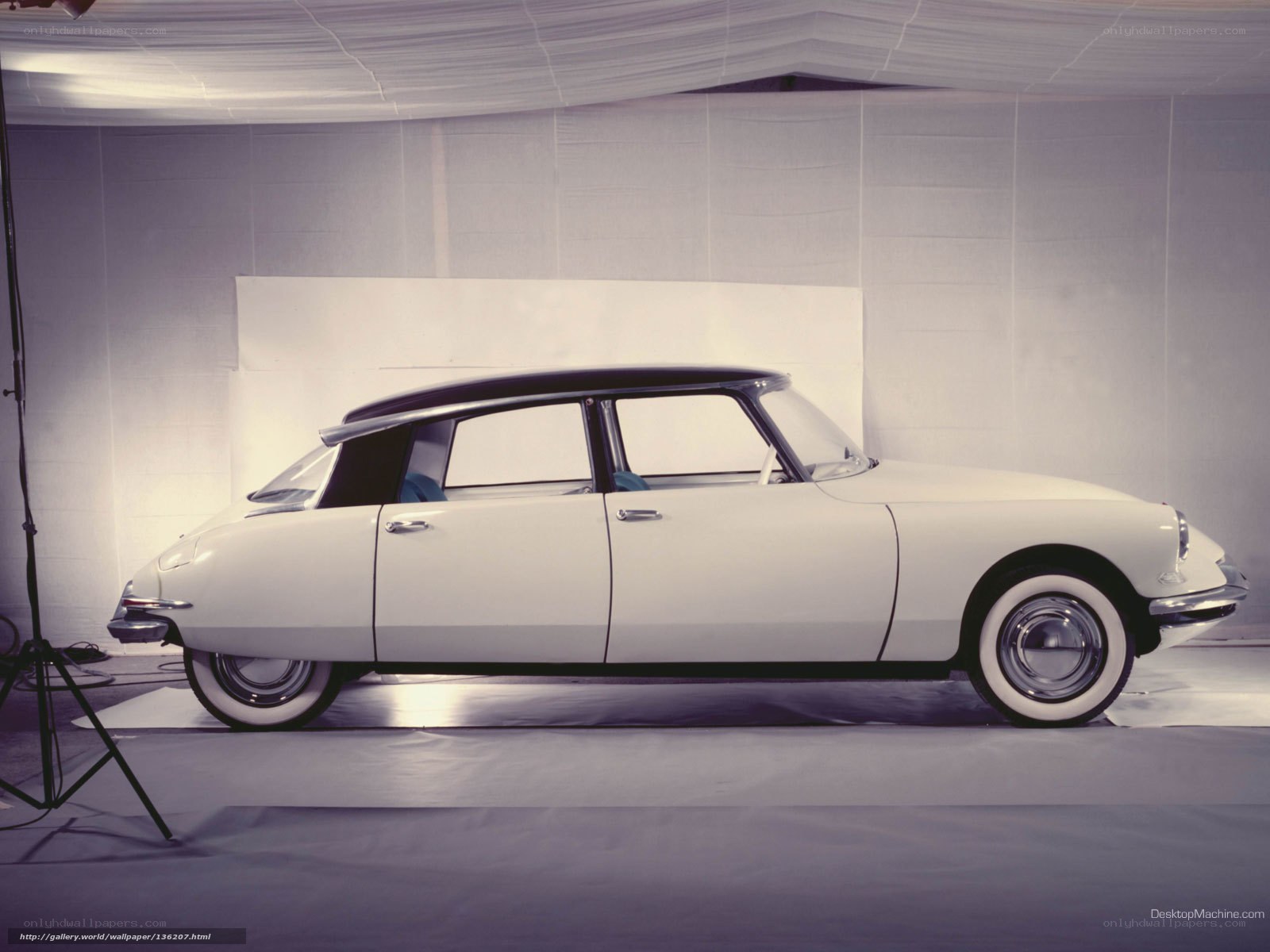 Classic white Citroën DS
