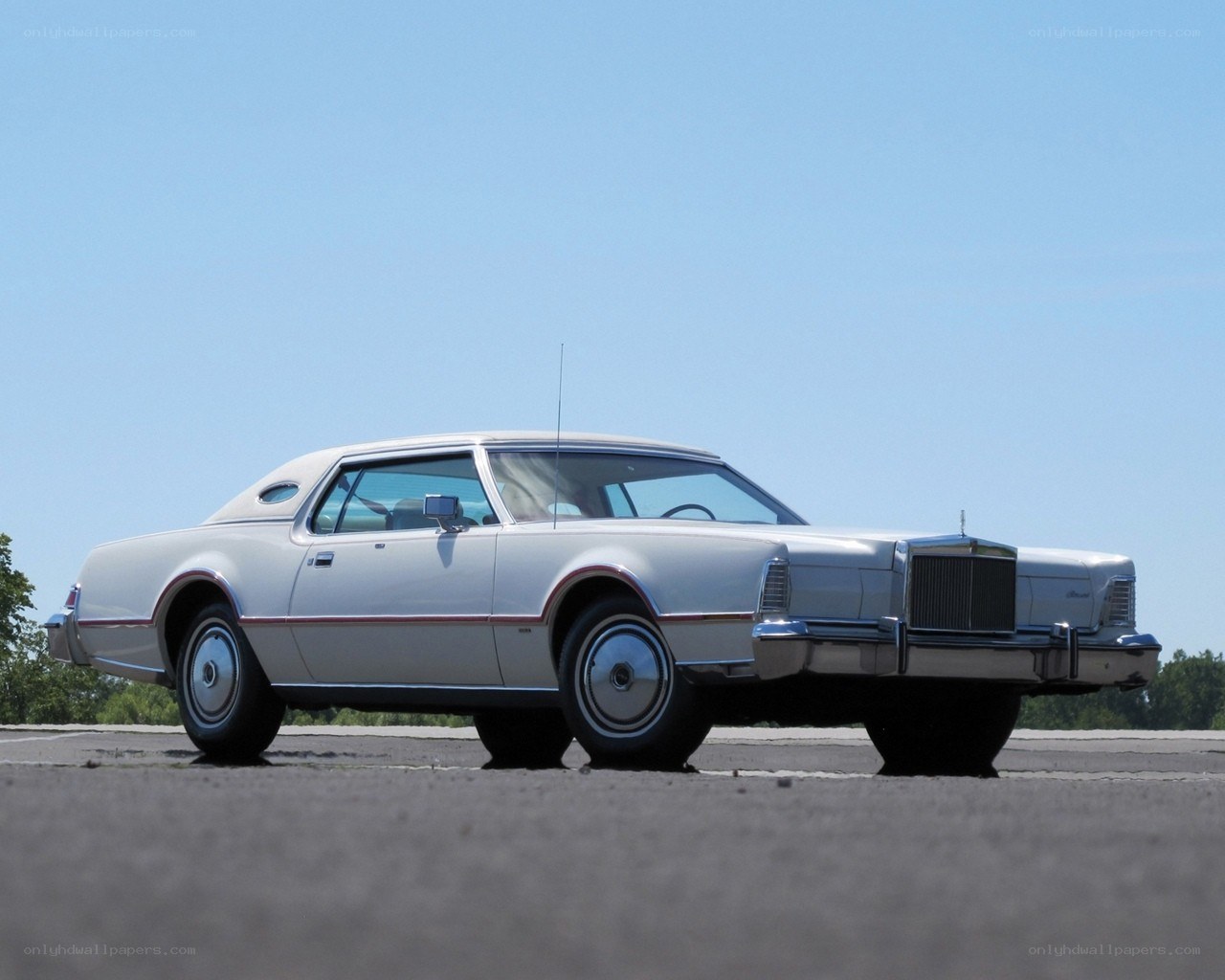 Classic white luxury coupe