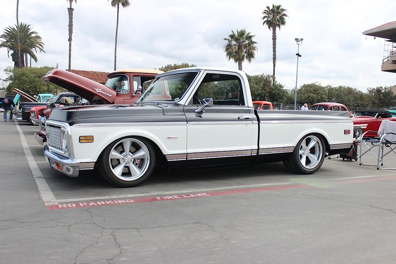 Classic White Pickup Truck — Calm