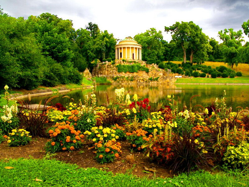 Classical Temple in Garden — Green, Serene