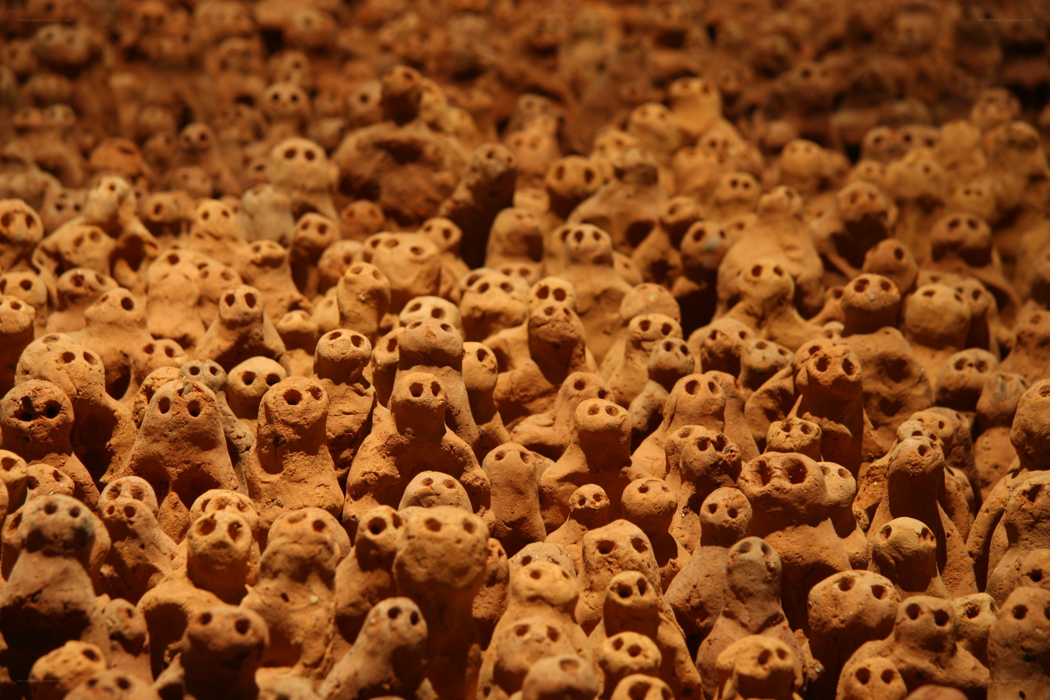 Clay figurines in a crowd