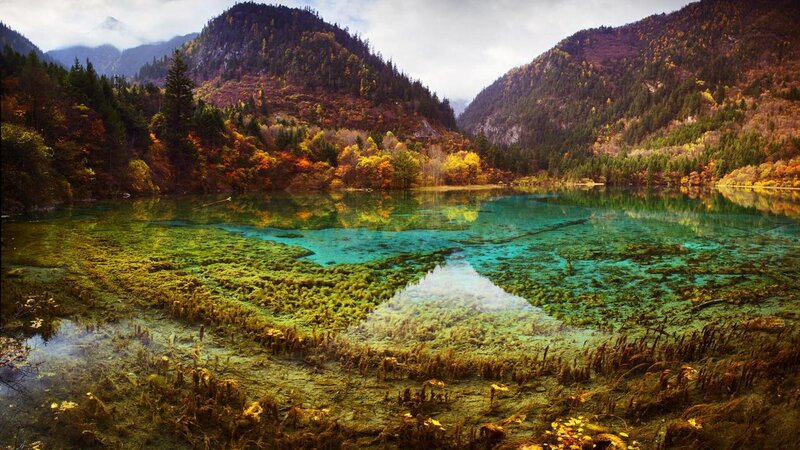 Clear Lake in Mountains — Green, Serene, Autumn