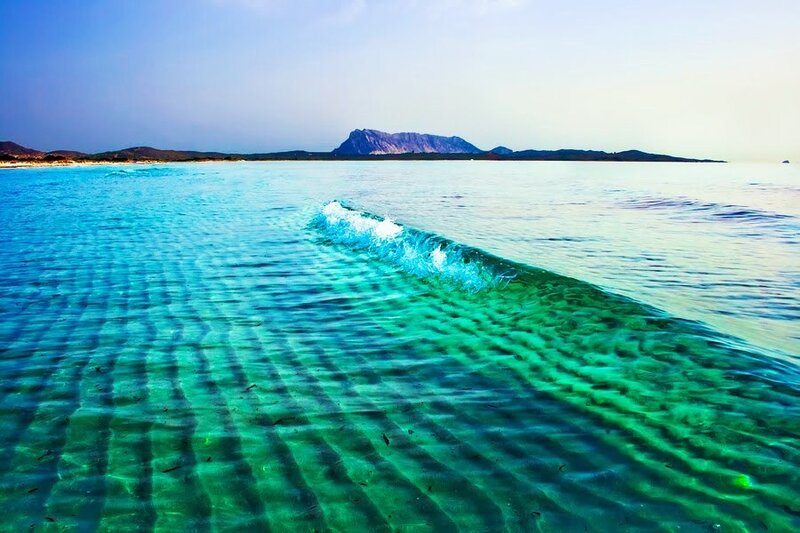 Clear ocean wave with mountain view