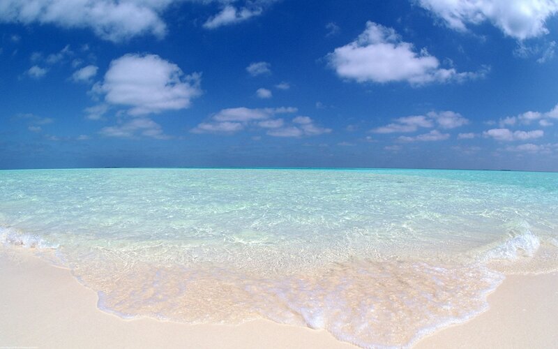 Clear Ocean Waves on Beach — Blue