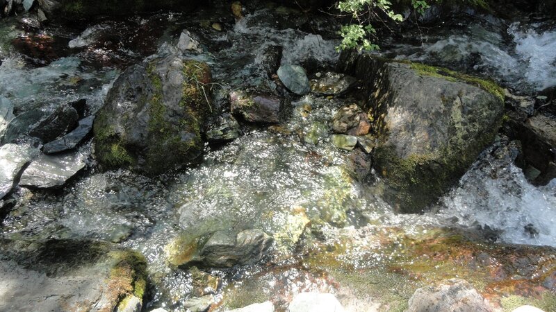 Clear Stream over Rocks — Green