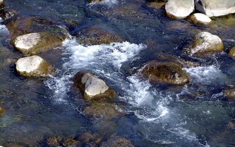Clear Stream Water — Blue, Dynamic