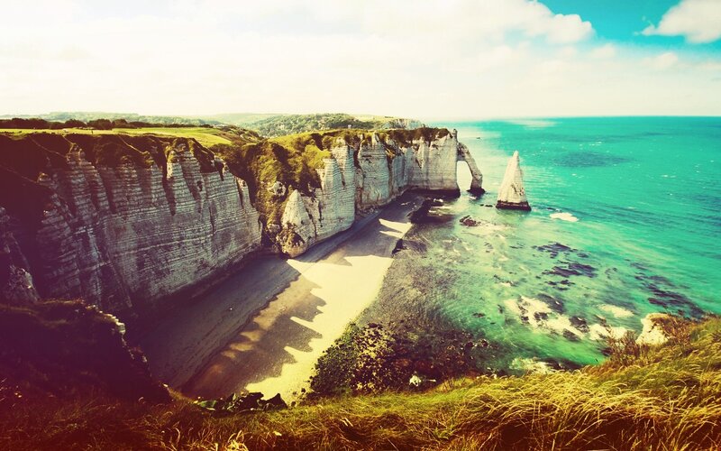 cliffs and sea arch at Étretat