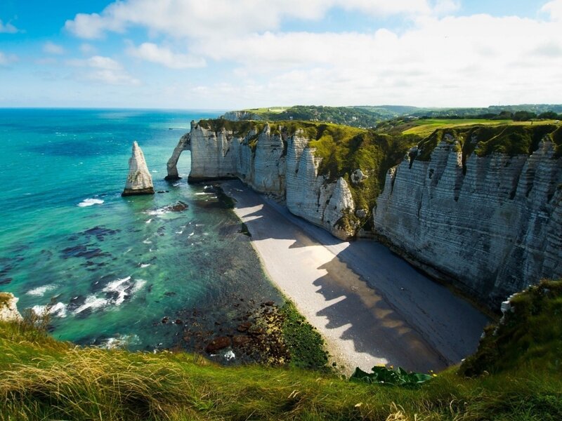 Cliffs at Étretat — Blue