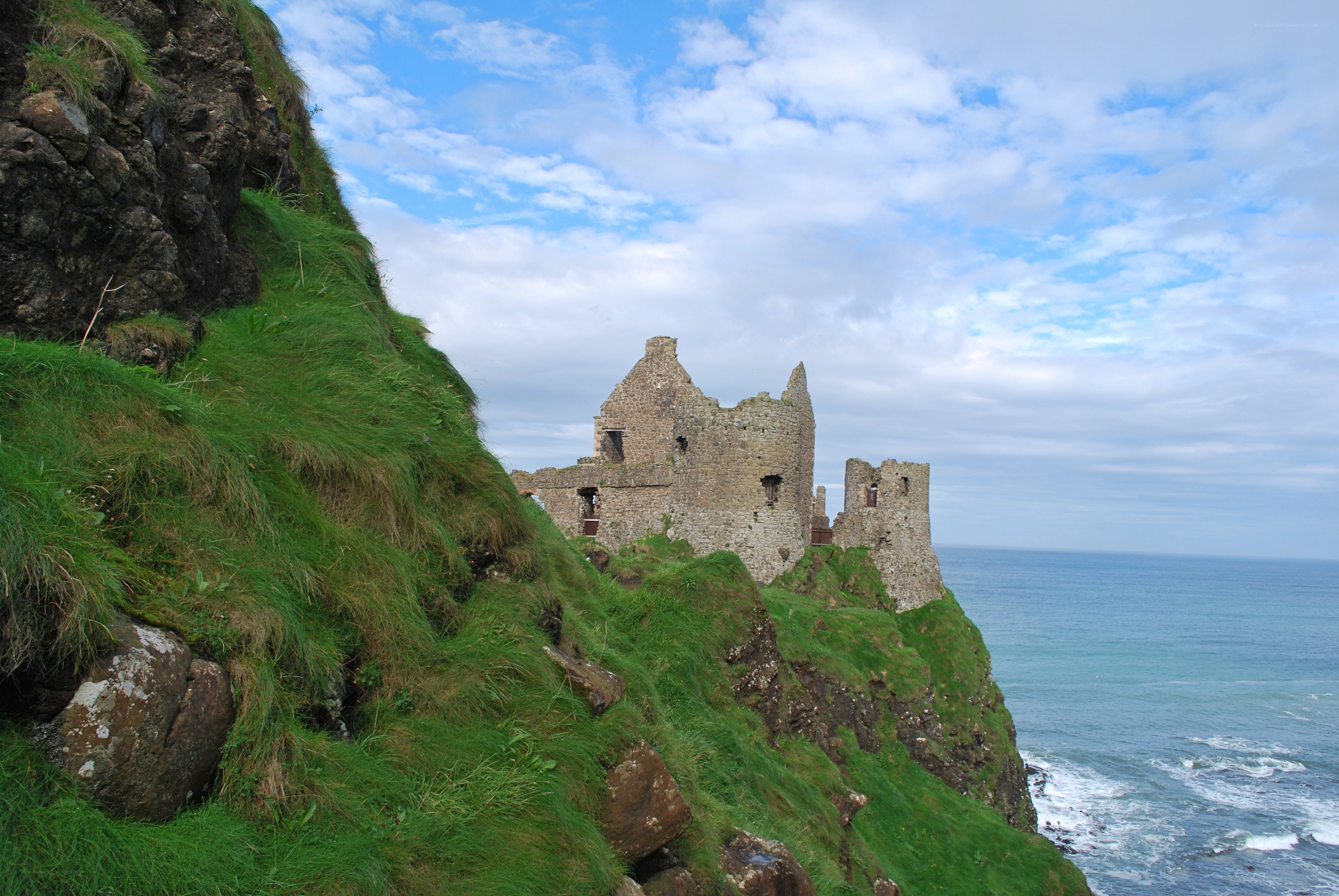 Cliffs of Moher castle ruins