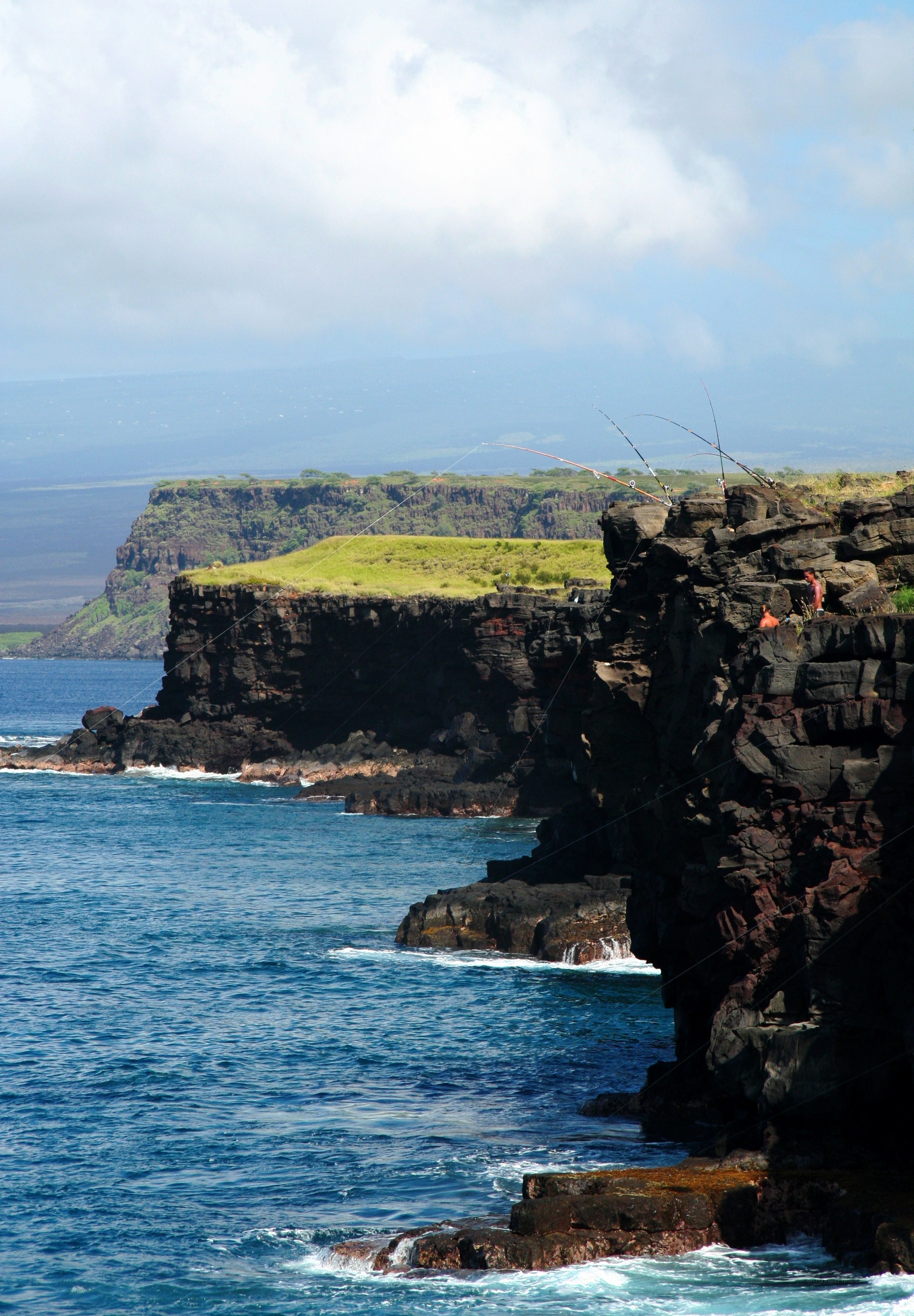 cliffside fishing in hawaii