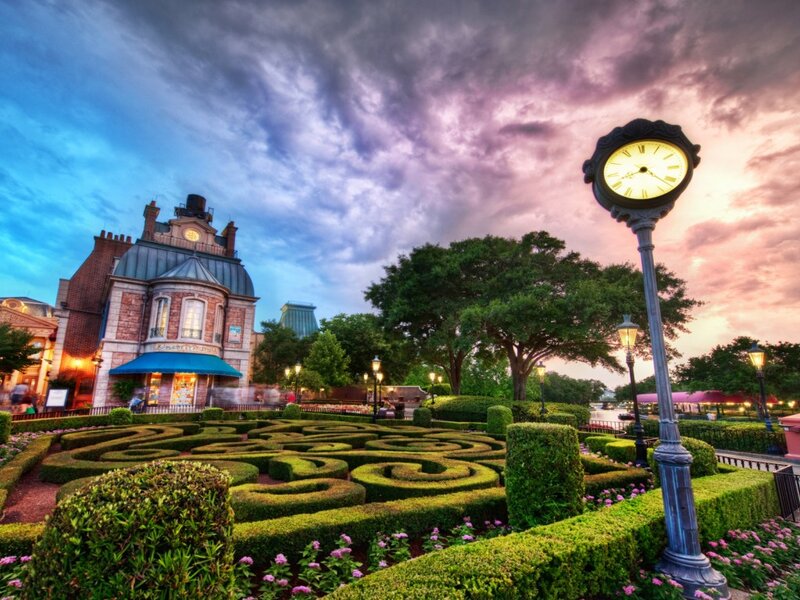Clock and Maze Garden — Green, Dramatic