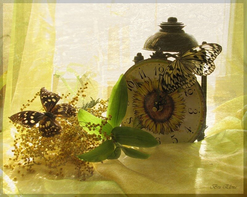 Clock with Butterflies — Yellow