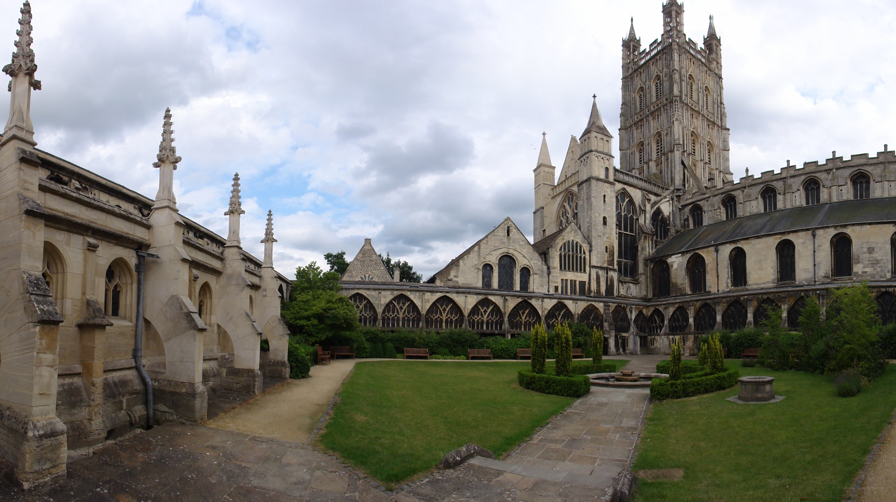 Cloister courtyard at Bath Abbey