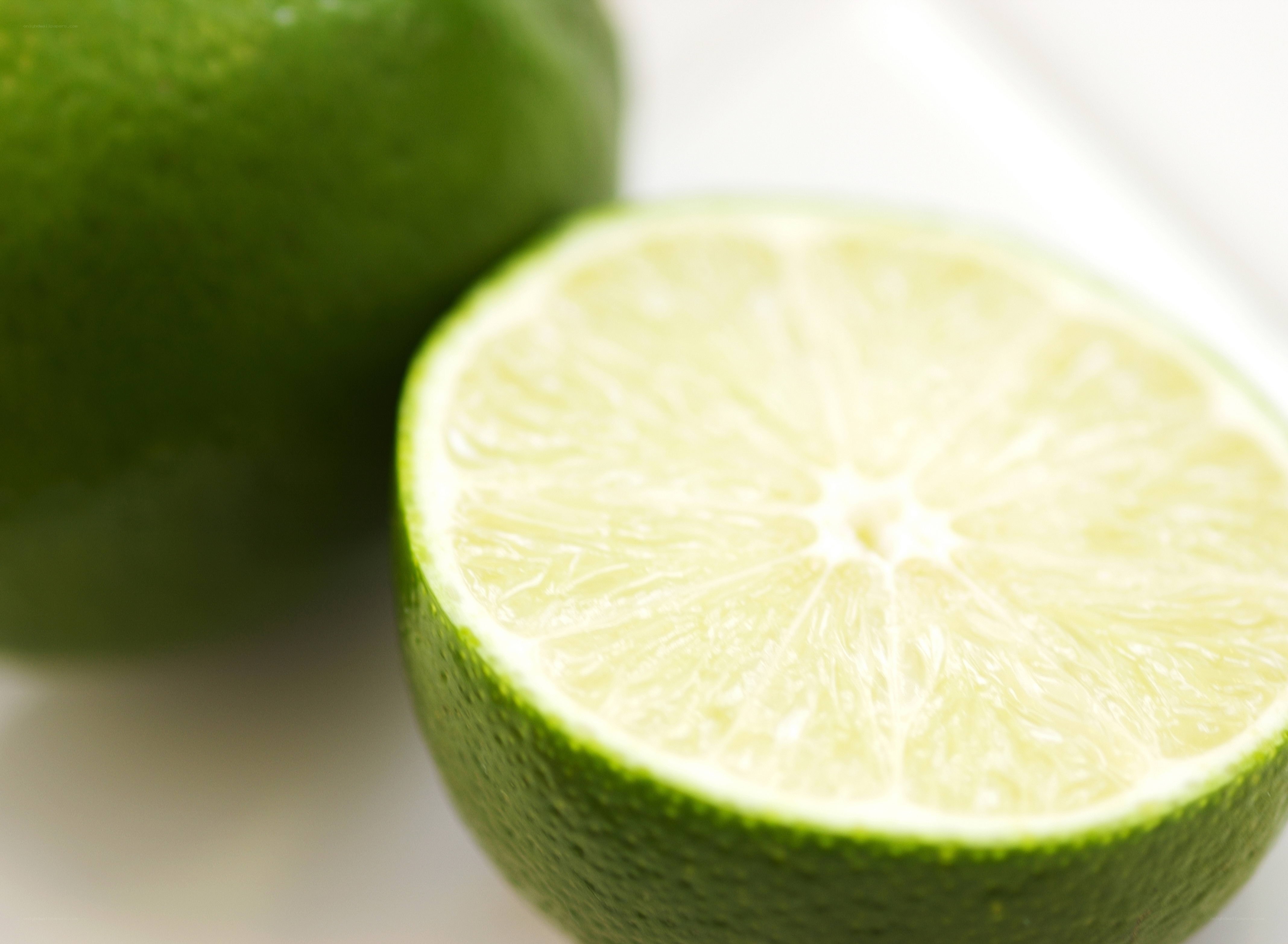 Close-up of a lime slice