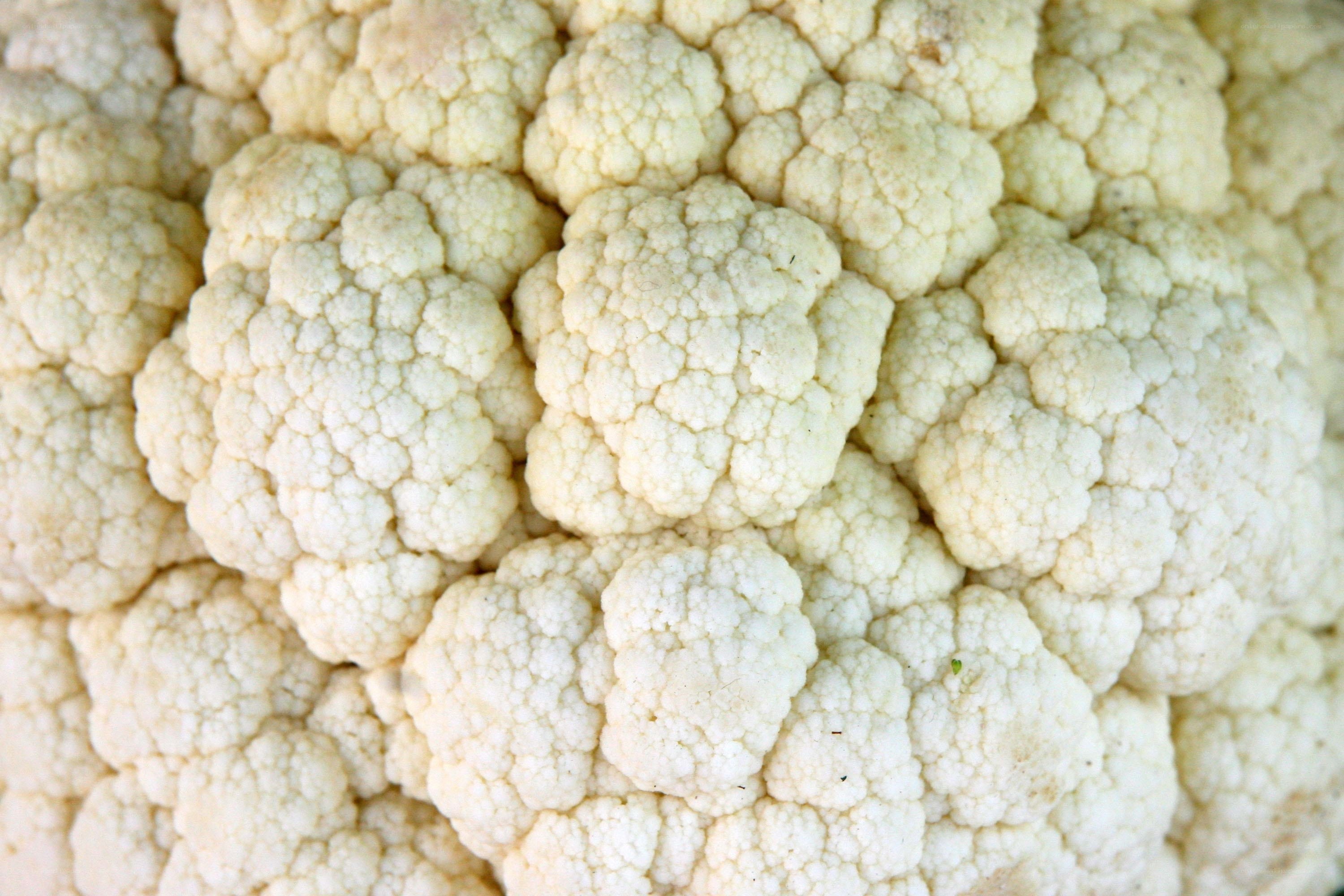 close-up of cauliflower florets