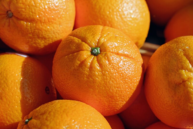 Close-up of fresh oranges