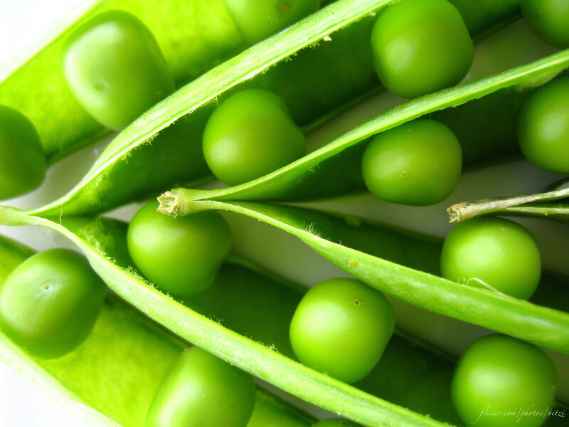 Close-up of green peas in pod