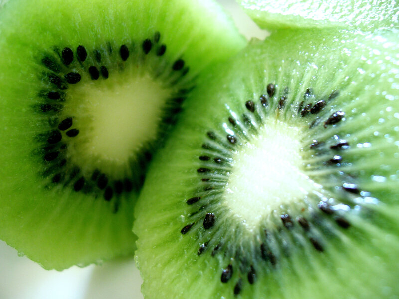Close-up of kiwi slices