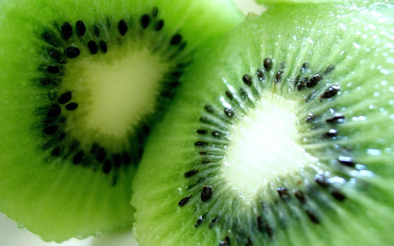 Close-up of kiwi slices