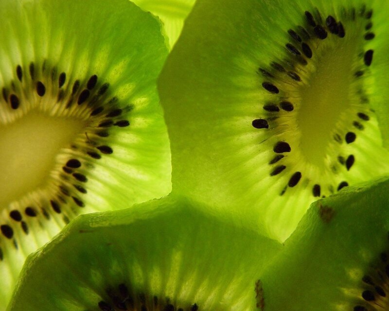 Close-up of kiwi slices