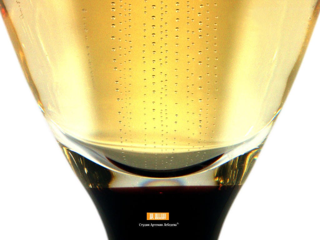 Close-up of sparkling wine