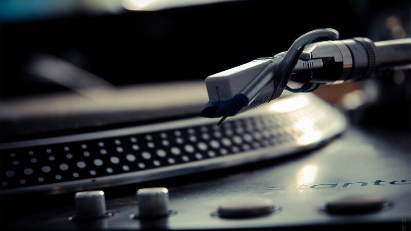 close-up of turntable needle