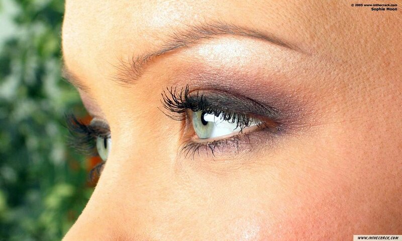 Close-up of Woman's Eye — Brown, Natural